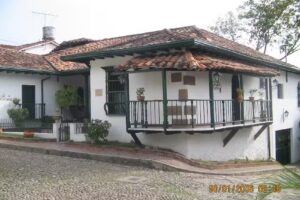 Administradores Inmobiliarios ULLOQUE S.A.S.