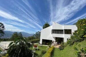 Agencia Inmobiliaria &Aacute;rea 56