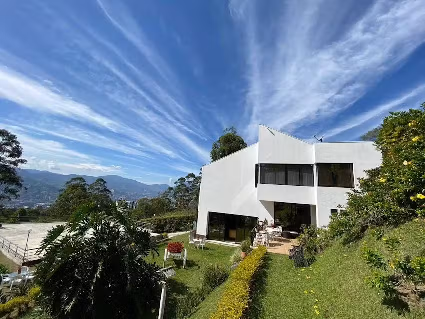 Agencia Inmobiliaria &Aacute;rea 56
