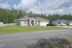 Casas y Apartamentos