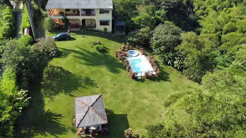 Finca N&aacute;poles