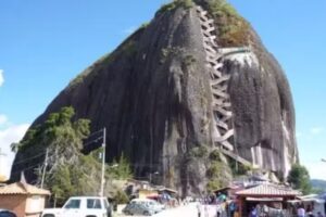 GUATAP&Eacute;-PE&Ntilde;OL HOSPEDAJE VISTA PIEDRA ( APARTAMENTO )