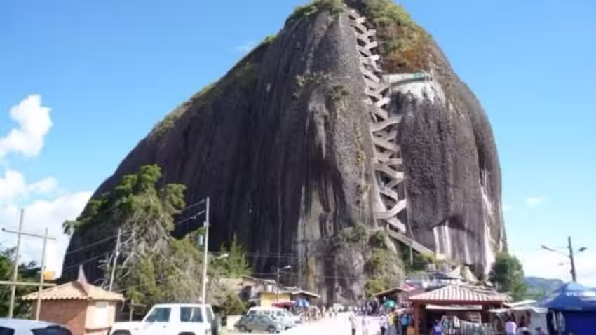 GUATAP&Eacute;-PE&Ntilde;OL HOSPEDAJE VISTA PIEDRA ( APARTAMENTO )