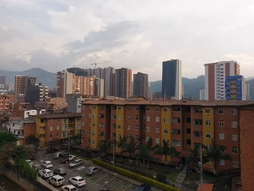 Inmobiliaria AyT internacional SAS