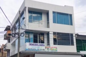 INMOBILIARIA LUGARES