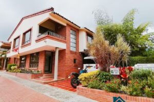 LUXUS HAUS ESPECIALISTAS INMOBILIARIOS