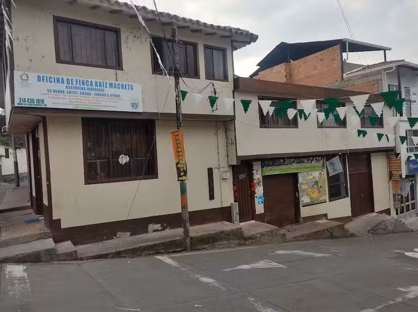 OFICINA DE FINCA RA&Iacute;Z