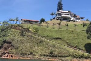 Paradise Lake Finca Hotel