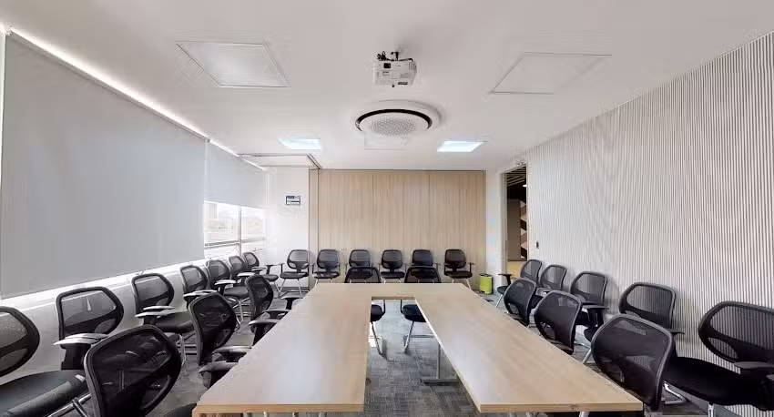 &iexcl;Prime Work Spaces!